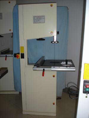 Ferramentas de funcionamento verticais personalizadas da madeira do estilo da máquina de corte da serra da faixa da cor