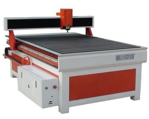 O eixo sobre a máquina 220V do router do CNC personalizou o gravador Machine do Cnc da cor