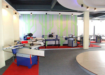 A tabela de madeira do corte 60HZ viu a máquina de corte do painel do Cnc com velocidade variável