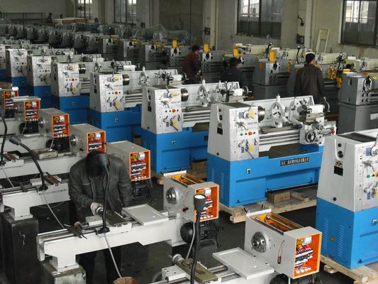 Máquina horizontal da linha de tubulação do metal da aspereza de superfície do torno do Cnc QL1320