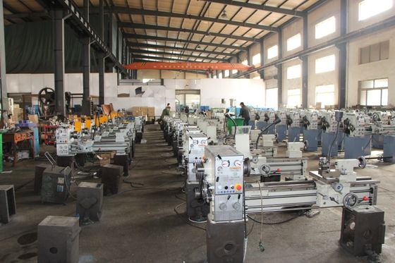 Máquina horizontal da linha de tubulação do metal da aspereza de superfície do torno do Cnc QL1320
